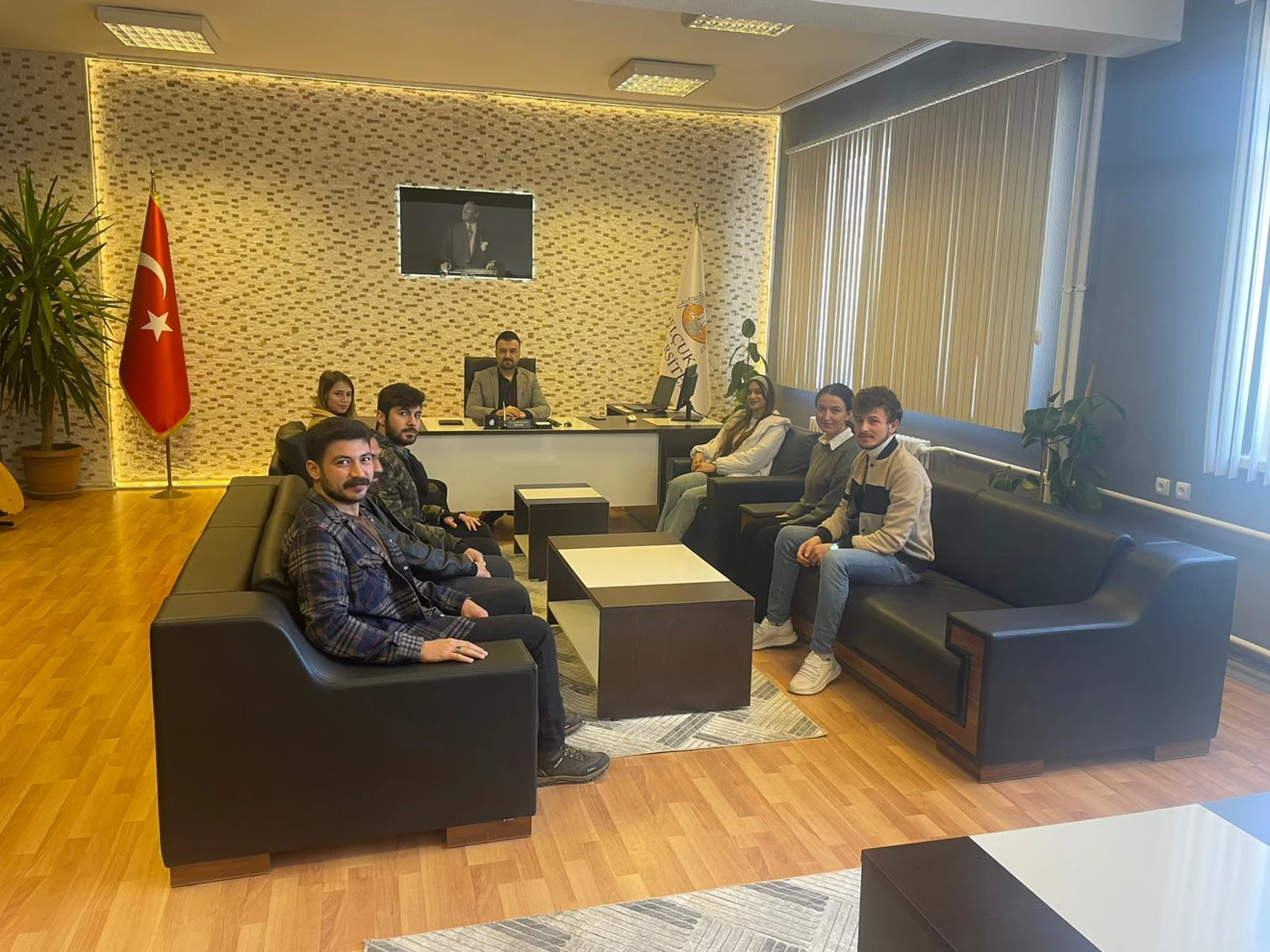 Meslek Yüksekokulu Müdürümüz Dr.İsmail TONBUL Öğrenci Temsilcileri ile Biraraya Geldi